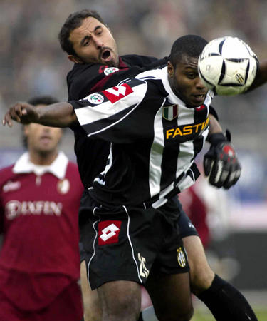 NBA精彩回放：湖人绝杀凯尔特人,（NBA高光回顾：湖人压哨绝杀凯尔特人）