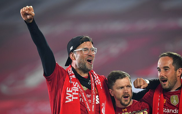 官方：因客战阿森纳的欧冠中球迷违规行为，拜仁被罚款7万欧（官方：拜仁因欧冠客战阿森纳期间球迷违规被罚7万欧元）