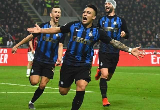 中超：北京国安客场2-1逆转上海申花（中超焦点战：北京国安客场2-1翻盘上海申花）