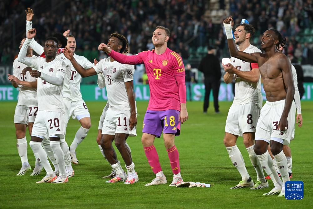 广东籍球员廖锦涛、吕焯毅参与英博队内的大连话挑战，前者胜（英博队内大连话挑战：广东籍球员廖锦涛战胜吕焯毅）