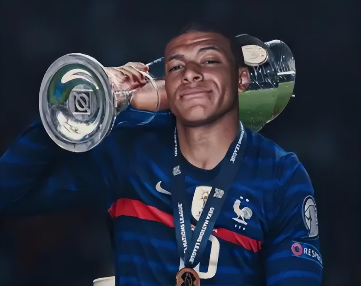 罗马诺：约尔迪-克鲁伊夫或马克斯维尔可能出任阿贾克斯总监（罗马诺：约尔迪-克鲁伊夫、马克斯维尔成阿贾克斯总监候选）