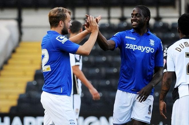 柏林联合主帅：我们的第一球越位5毫米，这种判罚简直是疯了（柏林联合主帅不满：首球仅越位5毫米，这判罚太离谱）