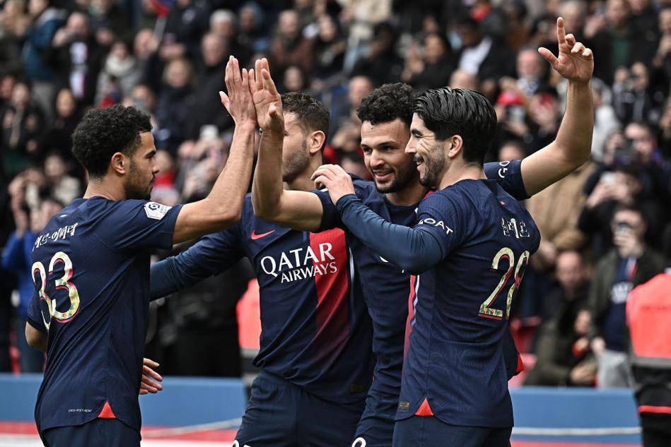 西甲：巴萨4-1大胜瓦伦西亚（西甲：巴萨4-1完胜瓦伦西亚）