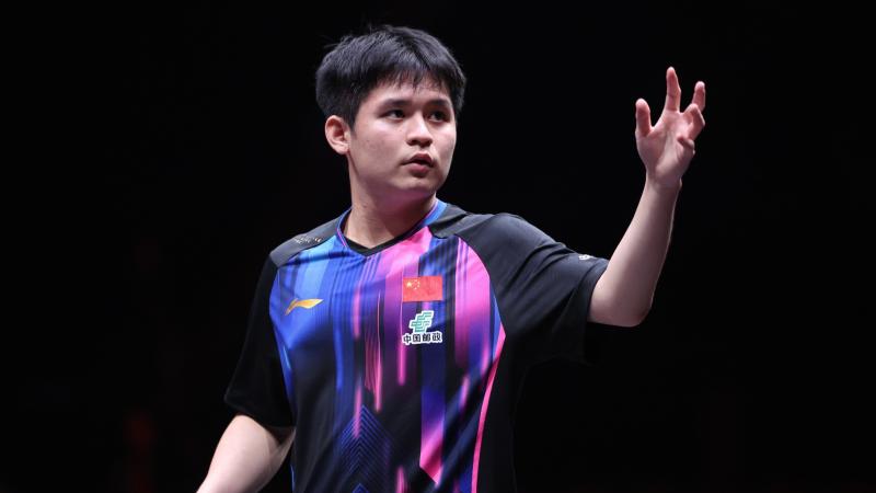 科隆4-1大胜九人汉堡，卡明斯基、马拉破门，菲拉伊、维埃拉离场（科隆4-1击退九人汉堡，卡明斯基、马拉建功，菲拉伊与维埃拉被罚下）