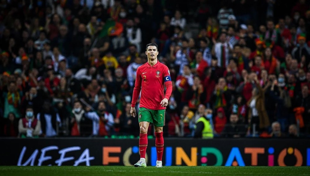 斯洛特：客战曼城是整个赛季最难的比赛之一，我们已做好准备（斯洛特：做客曼城堪称本季最艰难的挑战之一，我们已整装待发）