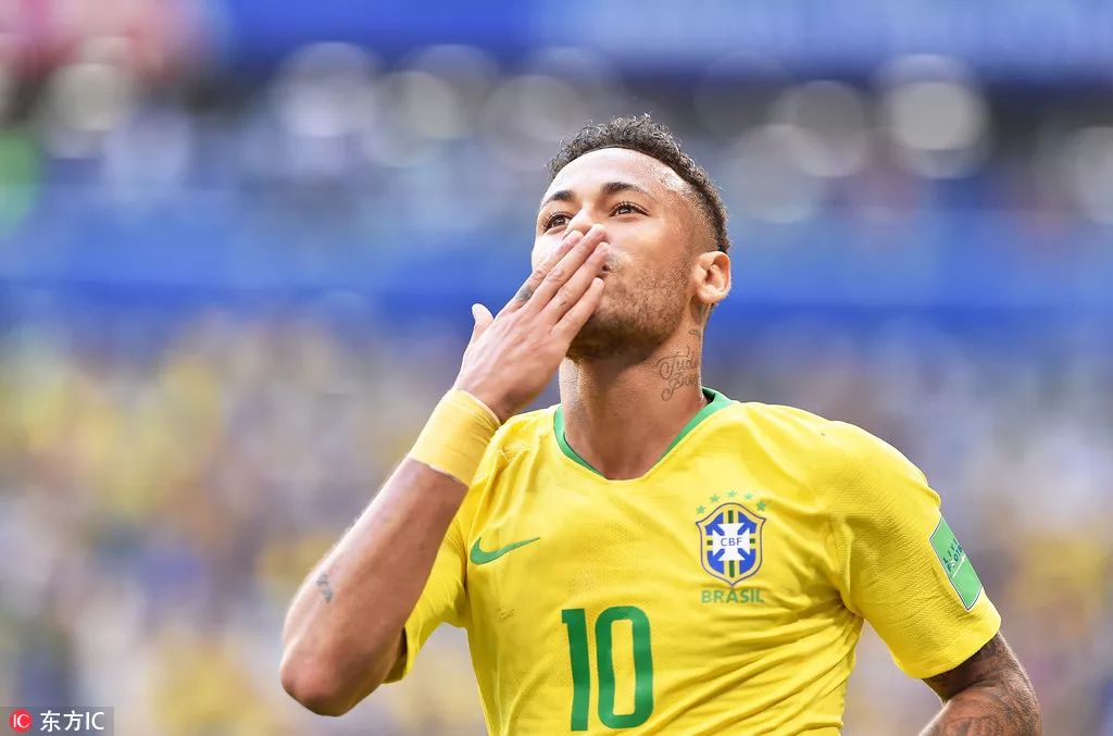 葡体中场西蒙斯：拜仁是支非常强大的球队，我们可以昂首离开（西蒙斯：拜仁实力强劲，葡体可昂首离场）