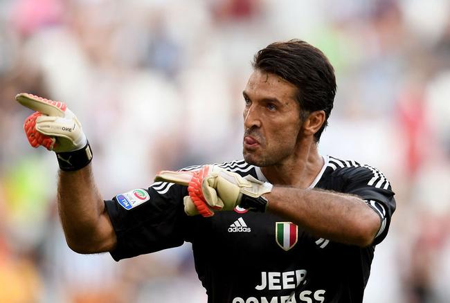 欧冠球员表现评析：C罗连续进球,（欧冠表现观察：C罗连场破门）