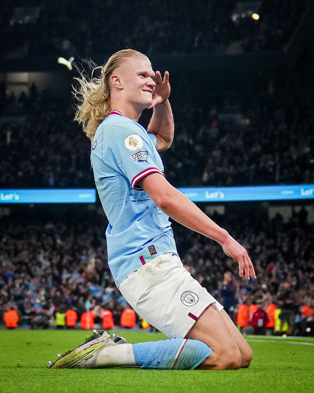 队报：卡马拉凶狠铲舍瓦利耶逃过红牌，裁判仅出示黄牌引争议（队报：卡马拉飞铲舍瓦利耶疑似红牌却仅吃黄牌，判罚引发争议）